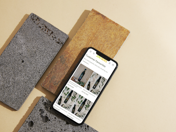 Website of Juno Olives on mobile